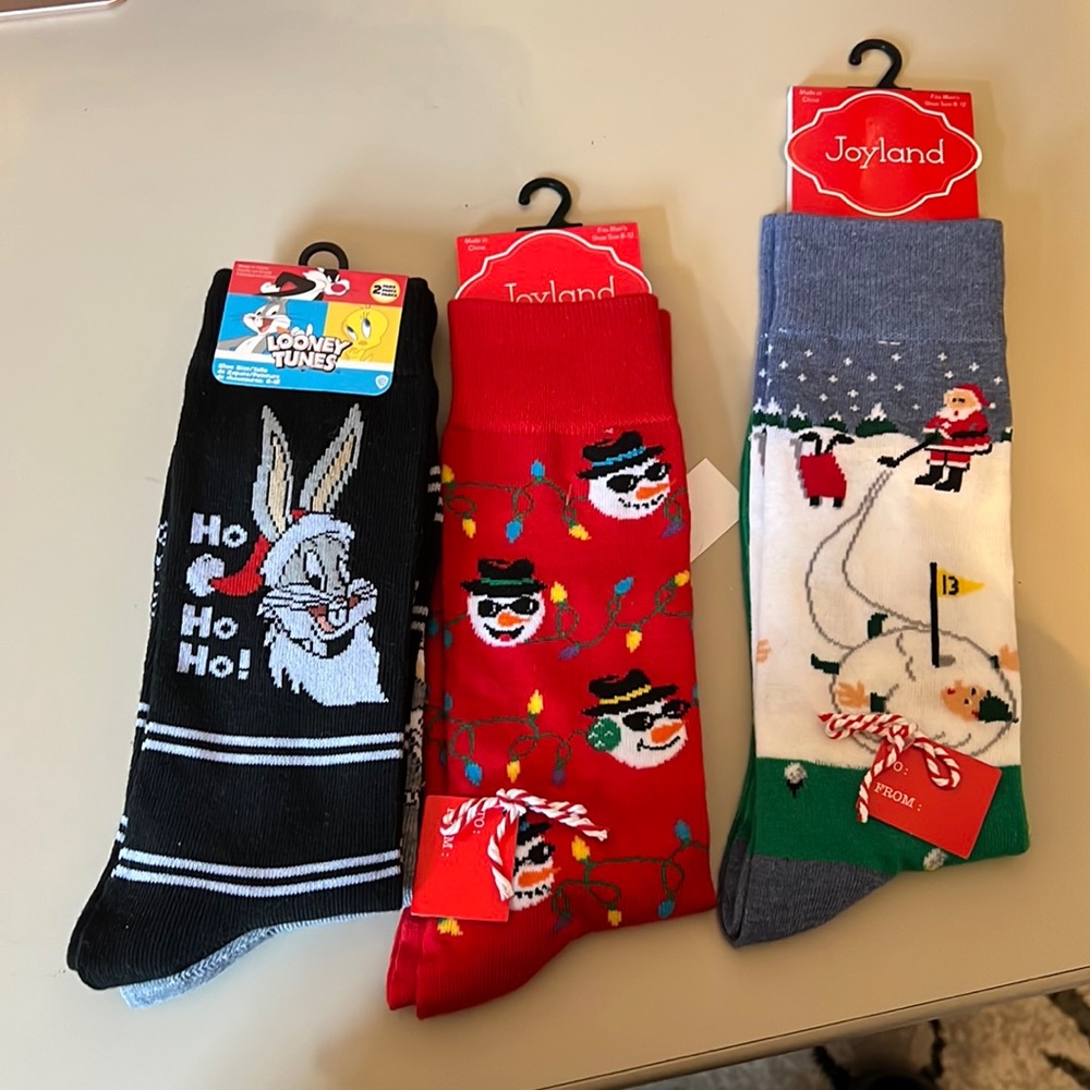 4 pair of NWT mens holiday socks